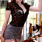 First pic of Sexy redhead Fawna Latrisch looks like a classic pin-up girl | Nextdoor Mania