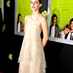 Third pic of Emma Watson flashes side ob boob at premiere