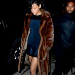 Fourth pic of Rihanna without bra under short dress