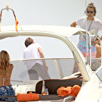 First pic of Kate Hudson in white bikini on a boat in Ibiza