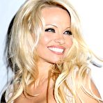Third pic of Pamela Anderson shows cleavage paparazzi shots