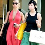 Third pic of Ashlee and Jessica Simpson