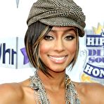 Fourth pic of Keri Hilson posing for paparazzi at Hip Hop Honors redcarpet