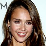 First pic of Jessica Alba posing at Golden Globes event