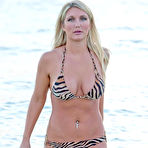 Third pic of Brooke Hogan sexy posing in bikini on the beach in Miami