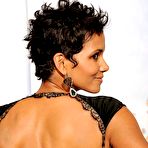 First pic of Halle Berry shows deep cleavage at redcarpet of 67th Annual Golden Globe Awatds