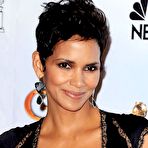 Second pic of Halle Berry shows deep cleavage at redcarpet of 67th Annual Golden Globe Awatds