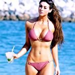 First pic of Luisa Zissman inspects her pussy on a beach