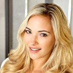 First pic of Sophia Knight Shows Beautiful Body