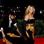 Second pic of Beyonce Knowles slight cleavage at redcarpet