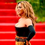 Fourth pic of Beyonce Knowles slight cleavage at redcarpet