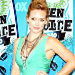 Second pic of Hilary Duff shows her legs at the 2010 Teen Choice Awards