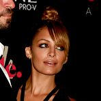 First pic of Nicole Richie legs and cleavage paparazzi shots