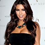First pic of Kim Kardashian showing her huge big boobs
