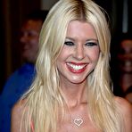 First pic of Tara Reid shows cleavage at premiere