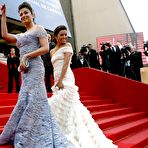 Third pic of Aishwarya Rai and Eva Longoria in night dress at Cannes 2010 redcarpet