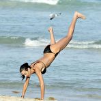Fourth pic of Federica Torti yoga in black bikini on a beach