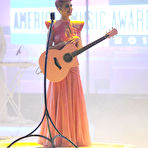 First pic of Katy Perry posing at 2011 American Music Awards