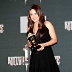 Second pic of Mila Kunis shows legs at 2014 MTV Movie Awards