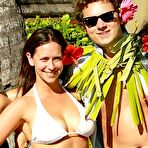 Third pic of Jennifer Love Hewitt looking sexy in white Bikini top in Maui
