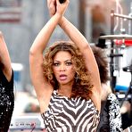 Second pic of Beyonce Knowles sexy performs on the Early Show stage