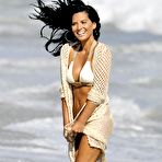 Second pic of Olivia Munn posing in bikini on the beach photoset