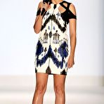 First pic of Heidi Klum at Project Runway fall 2010 fashion show during the Mercedes Benz Fashion Week