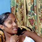 First pic of Молодая негритянка дрочит свою волосатую пизду чупа-чупсом