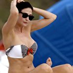 Second pic of Lisa Snowdon sexy in bikini on the beach in Miami
