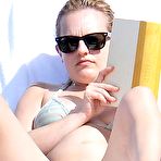 Second pic of :: Largest Nude Celebrities Archive. Elisabeth Moss fully naked! ::