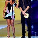 Third pic of Lea Michele shows legs at 2014 Teen Choice Awards