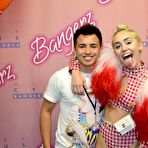 First pic of Miley Cyrus at Meet & Greet at United Center