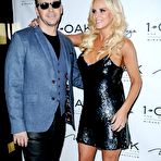 Second pic of Jenny McCarthy shows legs and cleavage