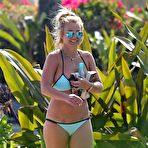 First pic of Britney Spears in bikini on a beach in Hawaii