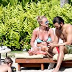Second pic of Britney Spears in bikini on a beach in Hawaii