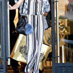 Second pic of Popoholic  » Blog Archive   » Kendall Jenner Goes On A Braless Shopping Spree In NYC