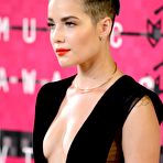 First pic of Halsey cleavage at MTV Video Music Awards