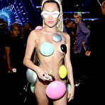 First pic of Miley Cyrus no bra and pants at MTV VMA