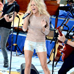 Third pic of Carrie Underwood performs on NBCs Today in New York