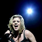 Third pic of Kelly Clarkson perfroms on the stage in Sydney