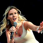 Fourth pic of Joss Stone performing at CarFest North