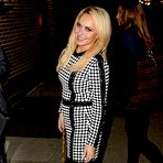 Second pic of Hayden Panettiere arriving to Late Show shows legs