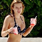 Second pic of Bella Thorne wearing a bikini in Cancun