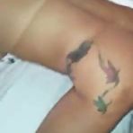 First pic of Pinto pequeno comendo loira tatuada na beira da cama - Cnn Amador