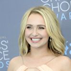Second pic of Hayden Panettiere deep sexy cleavage
