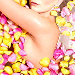 Third pic of Lycia Sharyl Petal Bath