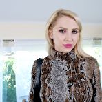 First pic of Alix Lynx Watches Porn and Fucks Glass Toy – Wife Fuck Pics