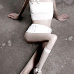 Third pic of Ivonne Thein : 32 kilos ou l'art-norexique | SHOCKYOU