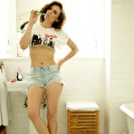 Fourth pic of Lauren Cohan - Free pics, galleries & more at Babepedia
