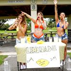 First pic of BFFs Selling Lemonade and Pussy – RUMMP 🍑